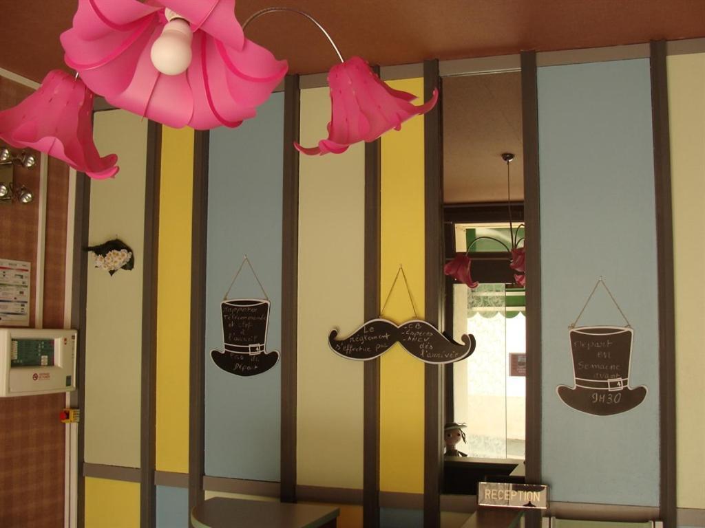 Hotel Le Flaubert Fougeres Bagian luar foto