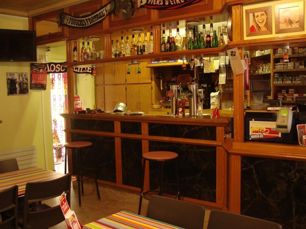 Hotel Le Flaubert Fougeres Bagian luar foto