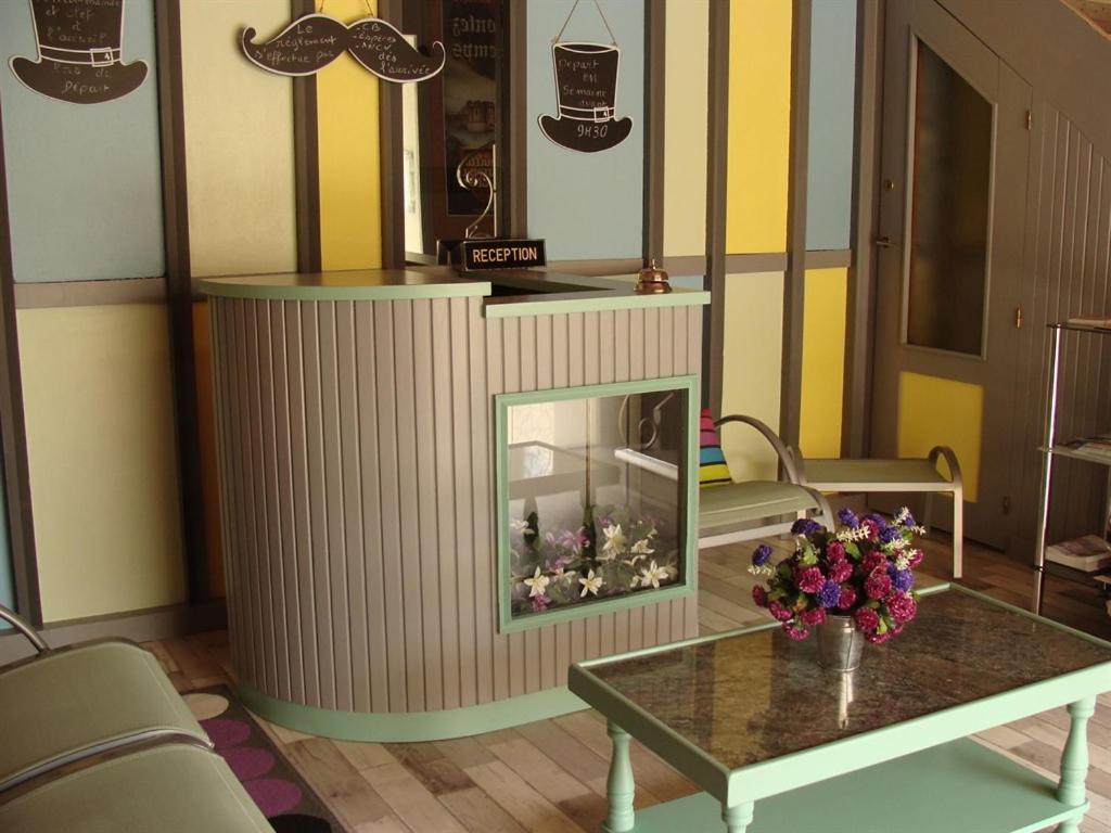 Hotel Le Flaubert Fougeres Bagian luar foto