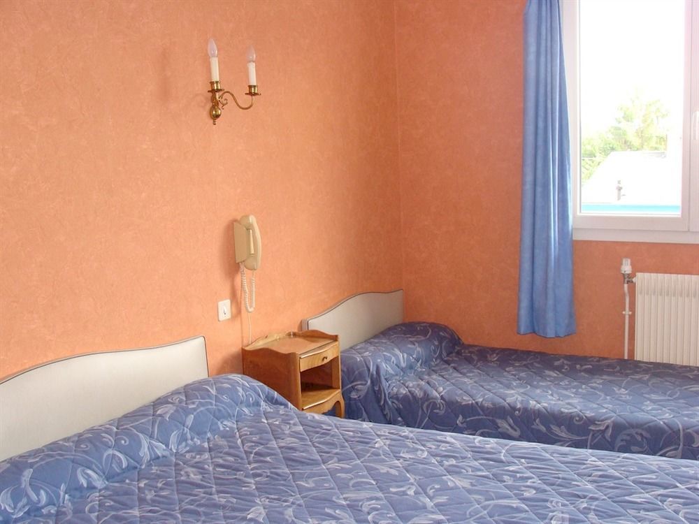 Hotel Le Flaubert Fougeres Bagian luar foto