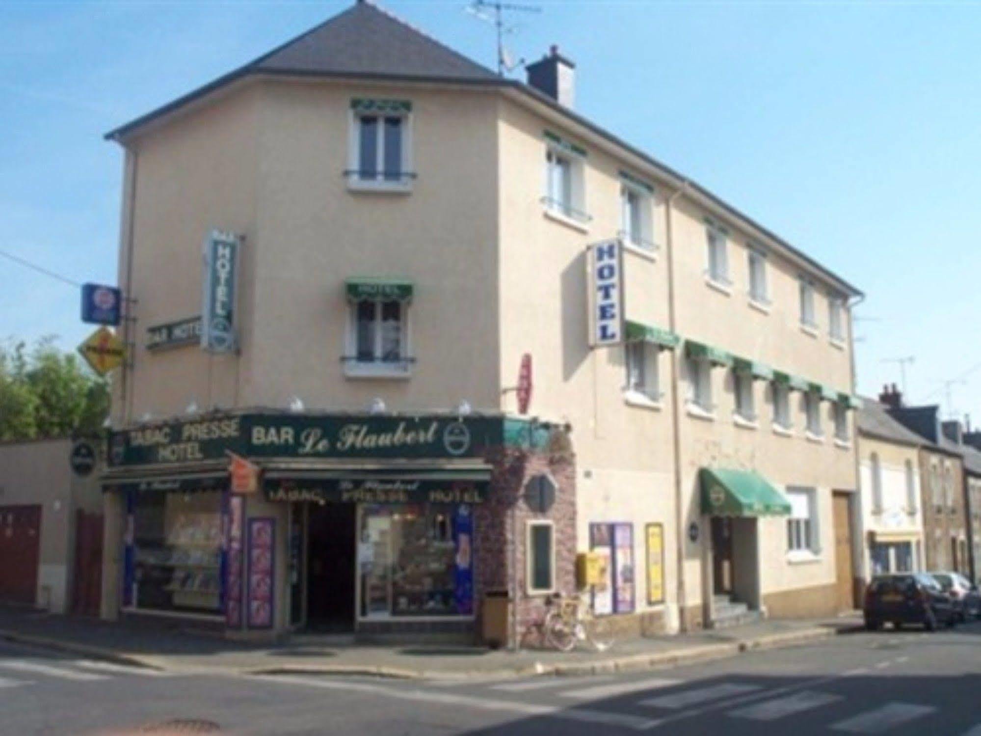 Hotel Le Flaubert Fougeres Bagian luar foto