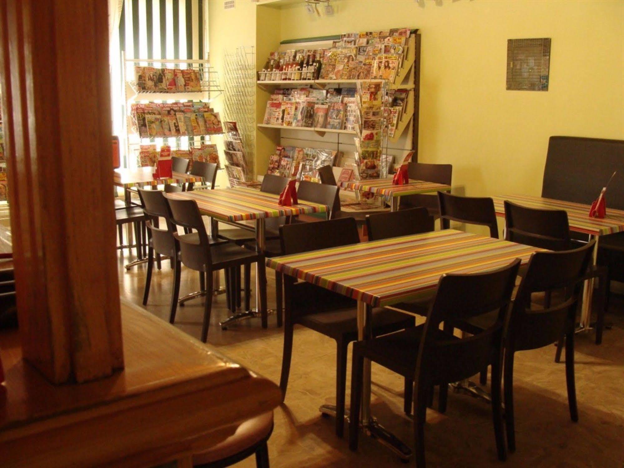 Hotel Le Flaubert Fougeres Bagian luar foto