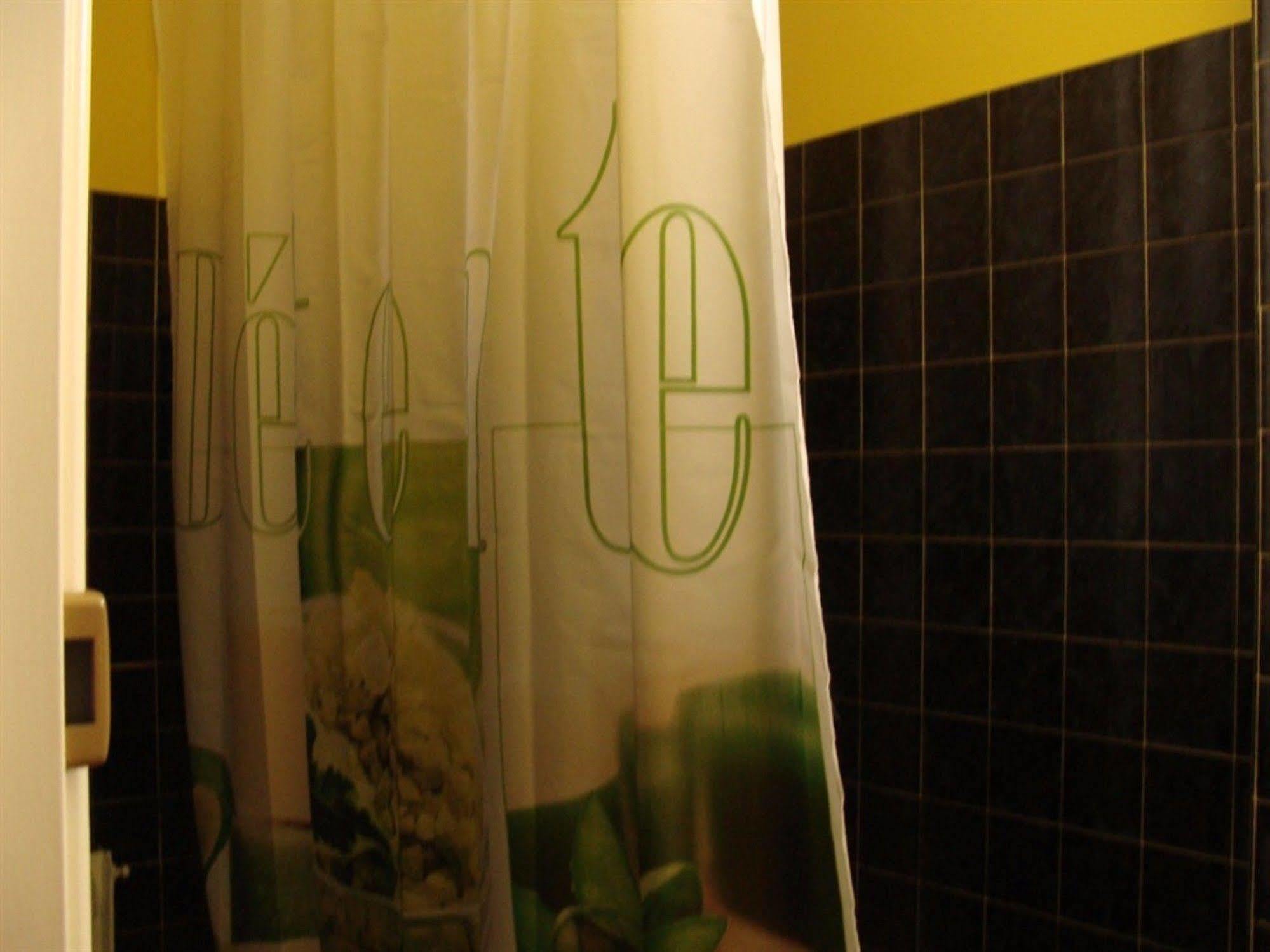 Hotel Le Flaubert Fougeres Bagian luar foto