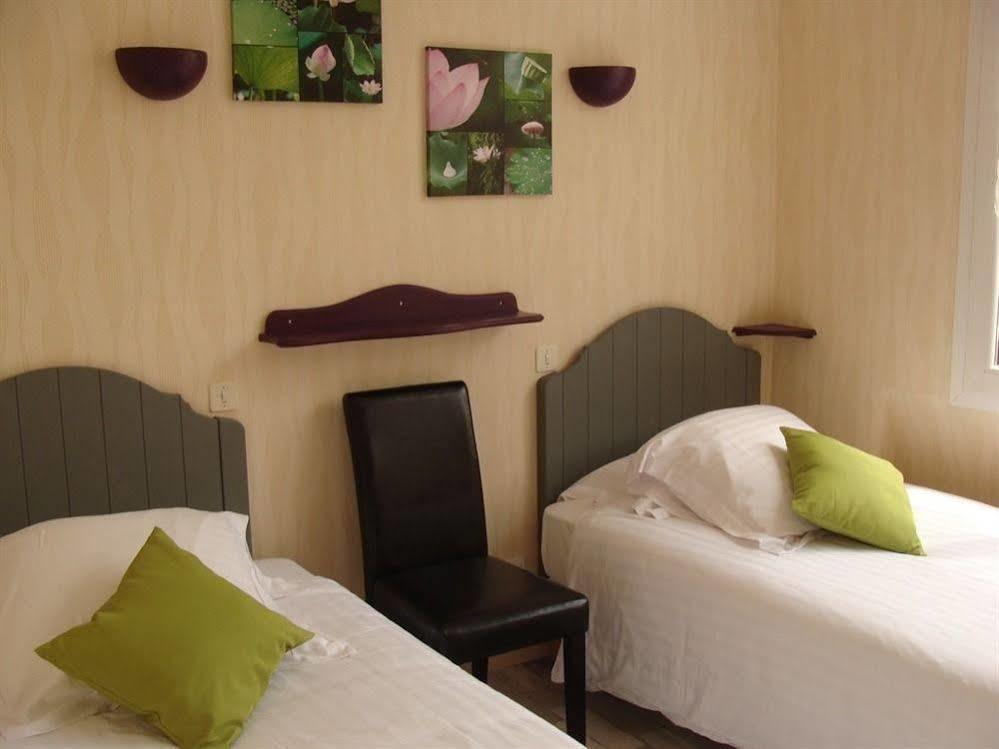 Hotel Le Flaubert Fougeres Bagian luar foto