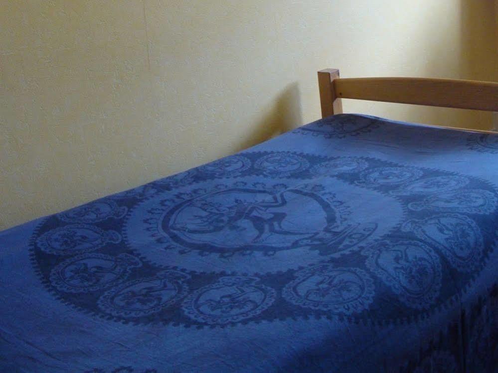 Hotel Le Flaubert Fougeres Bagian luar foto